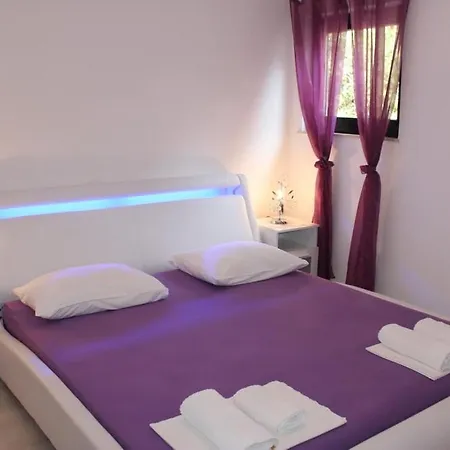 Apartmán With Parking Space Artatore, Losinj - 5377 Čunski